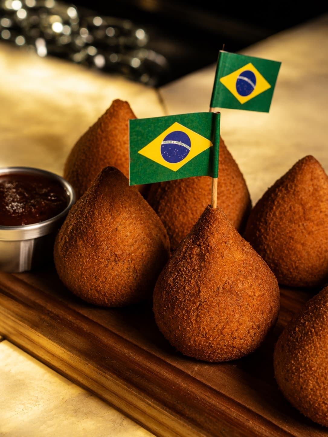 Coxinhas sobre o balcão aceso do General